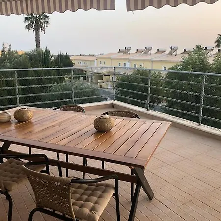 Algarve, - Apartamento Muito Luminoso Com Espacoso Terraco 페라구도